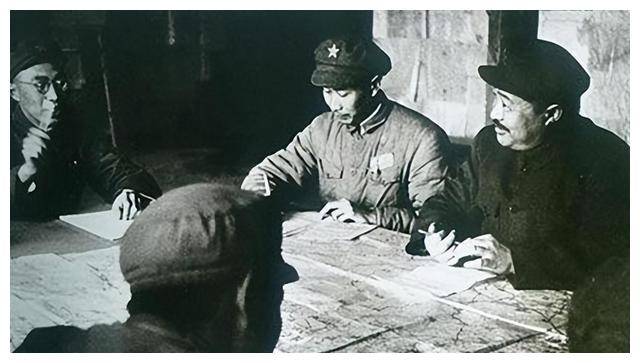 1955年毛主席审阅元帅名单，看到贺龙名字时笑道：他可是个好配角_革命_花汉儒_党的领导