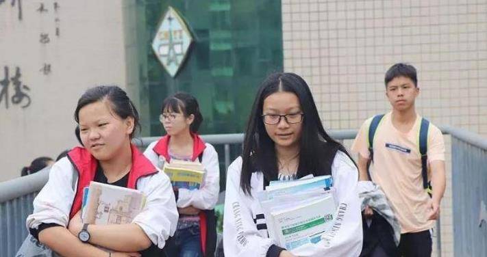 宜宾四中高三女学霸图片