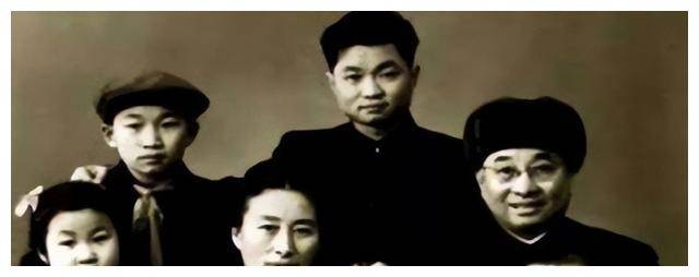 陈庚喝主席的水,藏主席的烟,他却怕粟裕_陈赓_伟人_黄埔军校