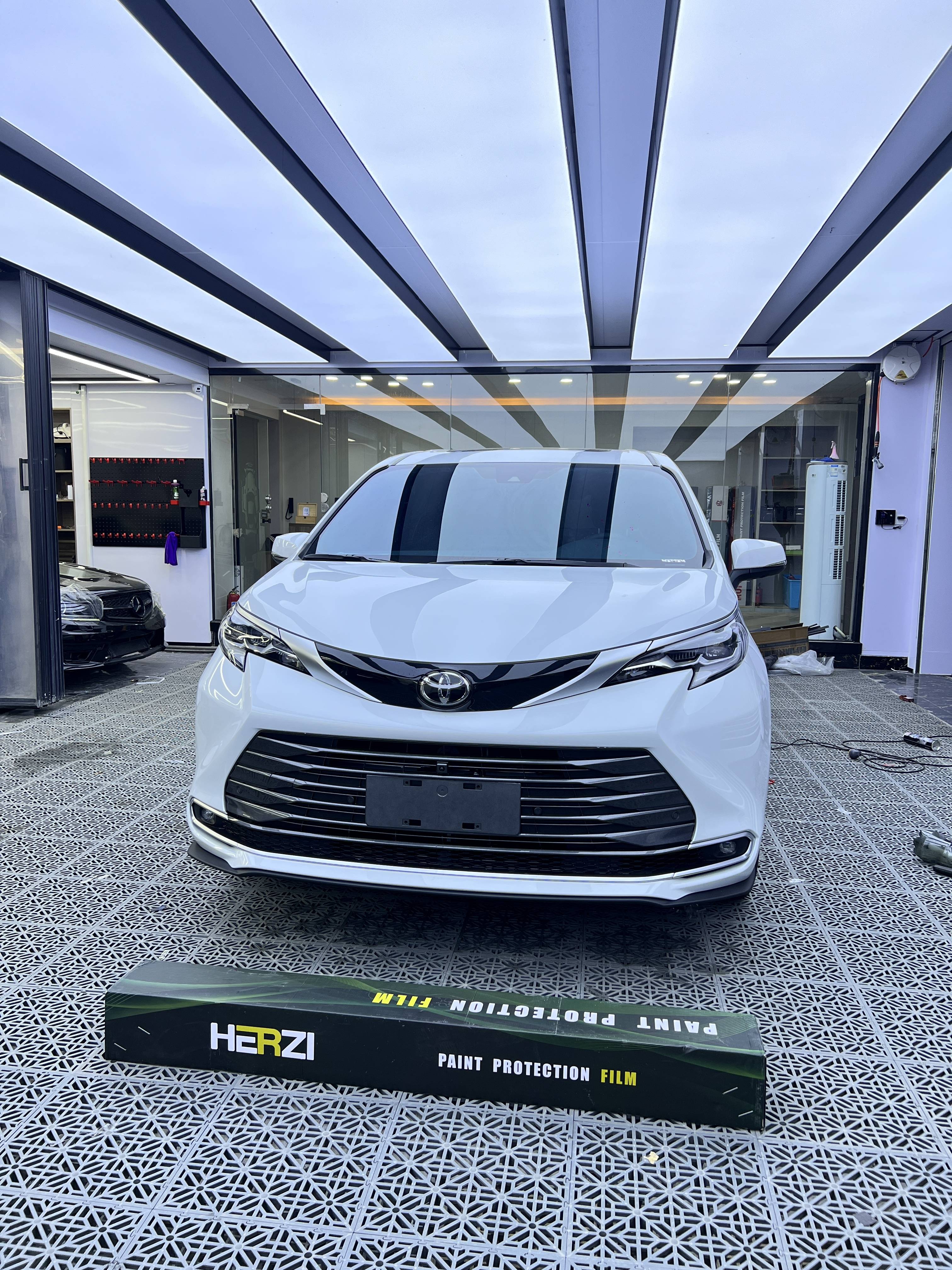 爱车新宠儿！HERZI隐形车衣，让爱车颜值飙升的秘密武器