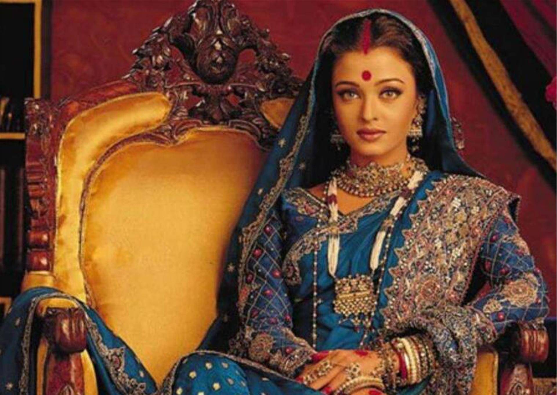 印度泰姬陵背后的惨剧:泰姬18年连生14子,油尽灯枯丧命在产床上