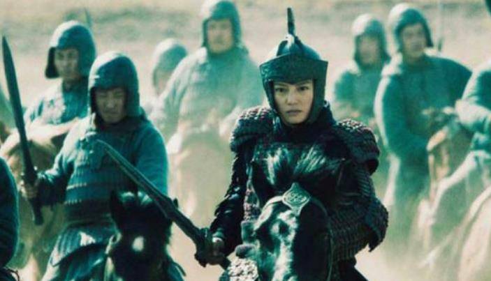 花木兰从军10年,跟男子同吃同住,真的没人发现她的女儿身吗?