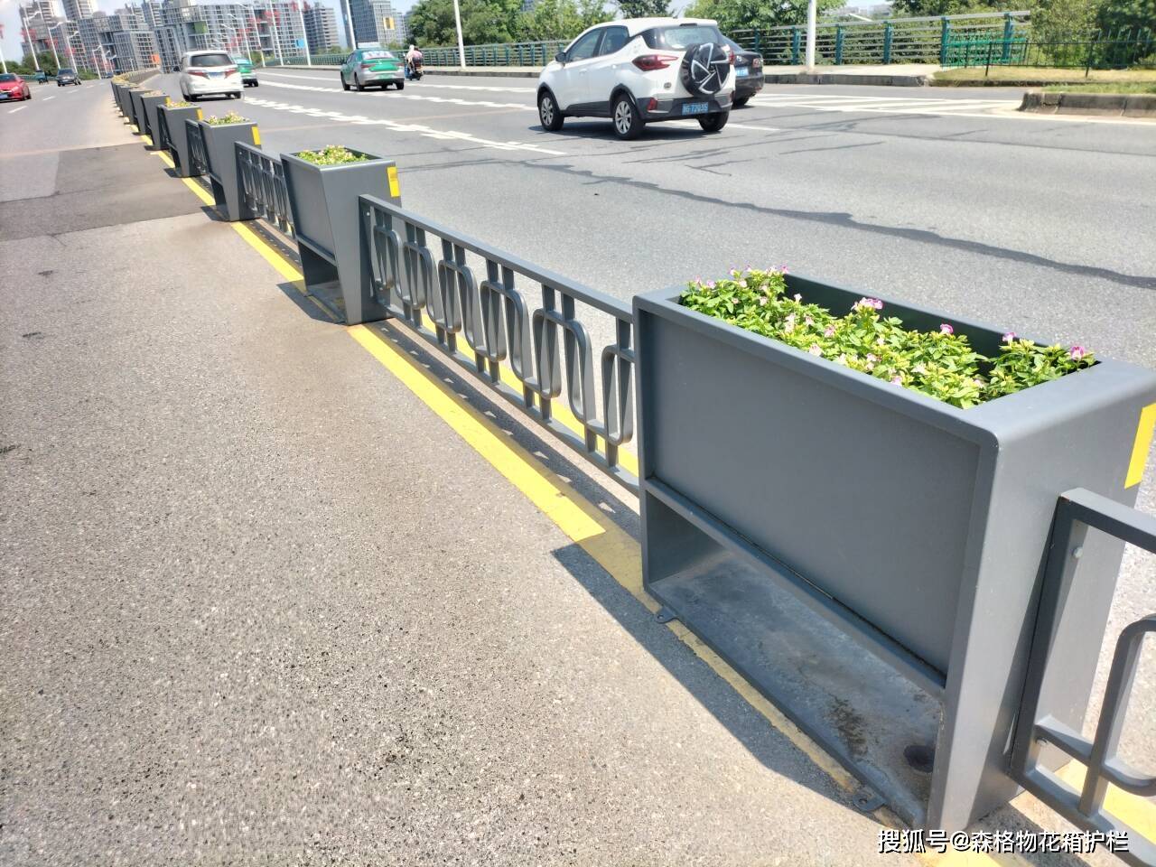 什么是不锈钢景观花箱护栏