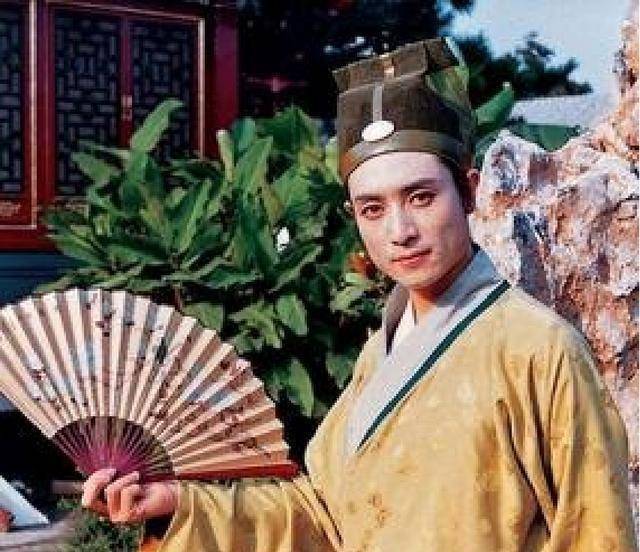 《红楼梦》开铺子的卜世仁很有钱，为什么半斤的半斤的买面条吃？_贾芸_贾府_药材