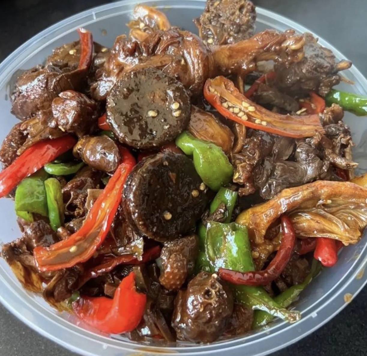 湖南湘西血粑鸭的糯香辣爽,苗家寨子的待客硬菜