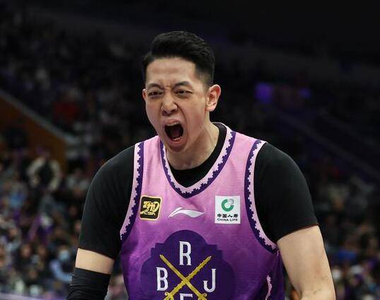 CBA第43轮：北京控股105-91击败深圳马可波罗，赛场风云变幻 3月21日CBA常规赛：北京控股逆袭深圳马可波罗，赢得关键一战