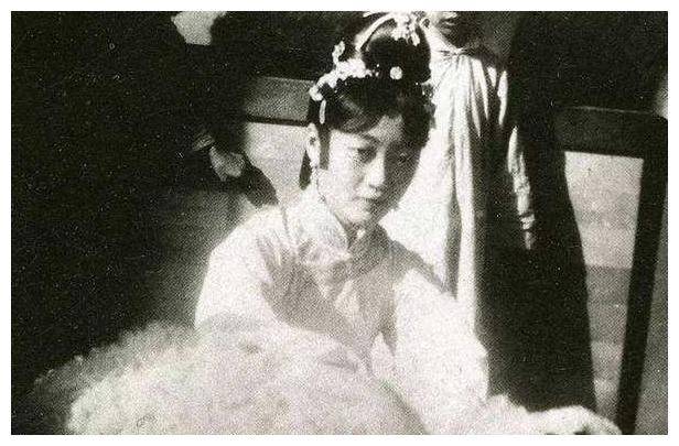 婉容被溥仪关在"猪圈"10年,结局悲凉