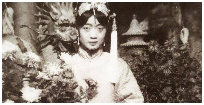 2006年婉容衣冠冢被发现,只有一张照片陪葬,尸骨至今都没有找到