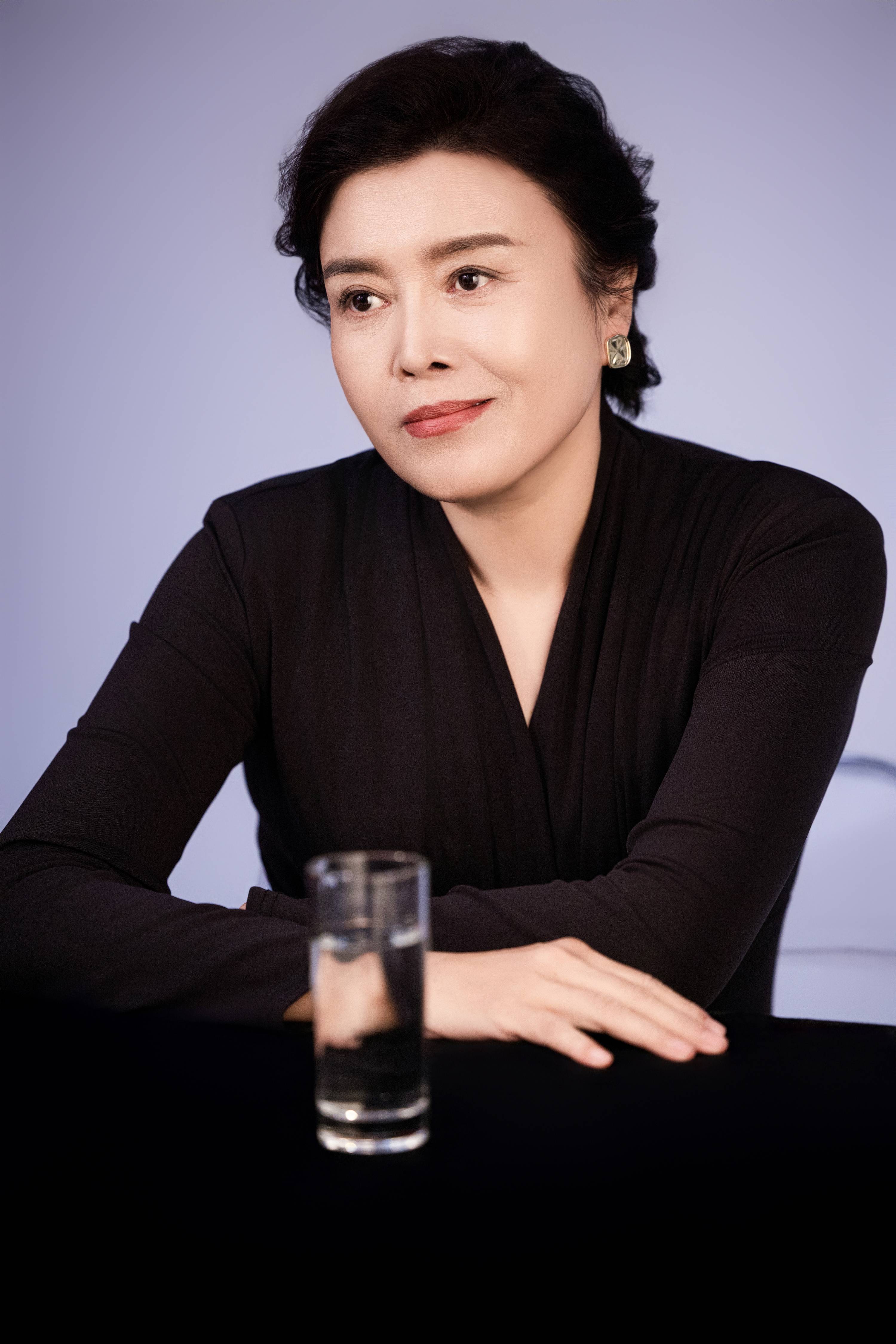丁嘉丽知性写真 展自然气质之美