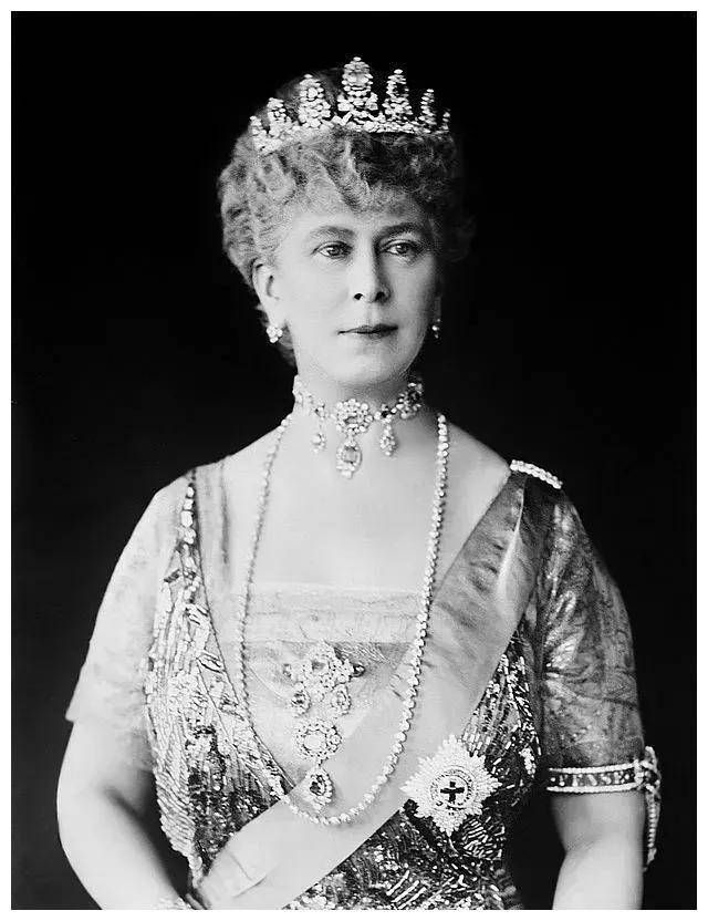 英国的玛丽王后以一己之力拉高英国王室的颜值