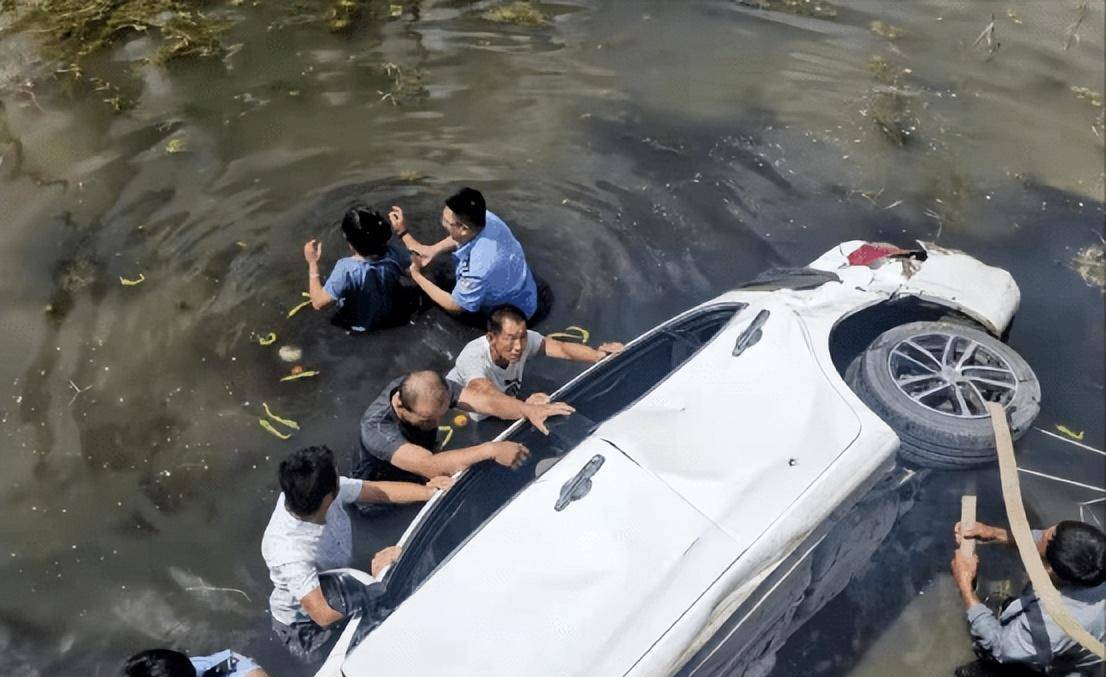 浙江维修工开车坠河,妻女溺水而亡,深夜联系保险公司:赔偿50万