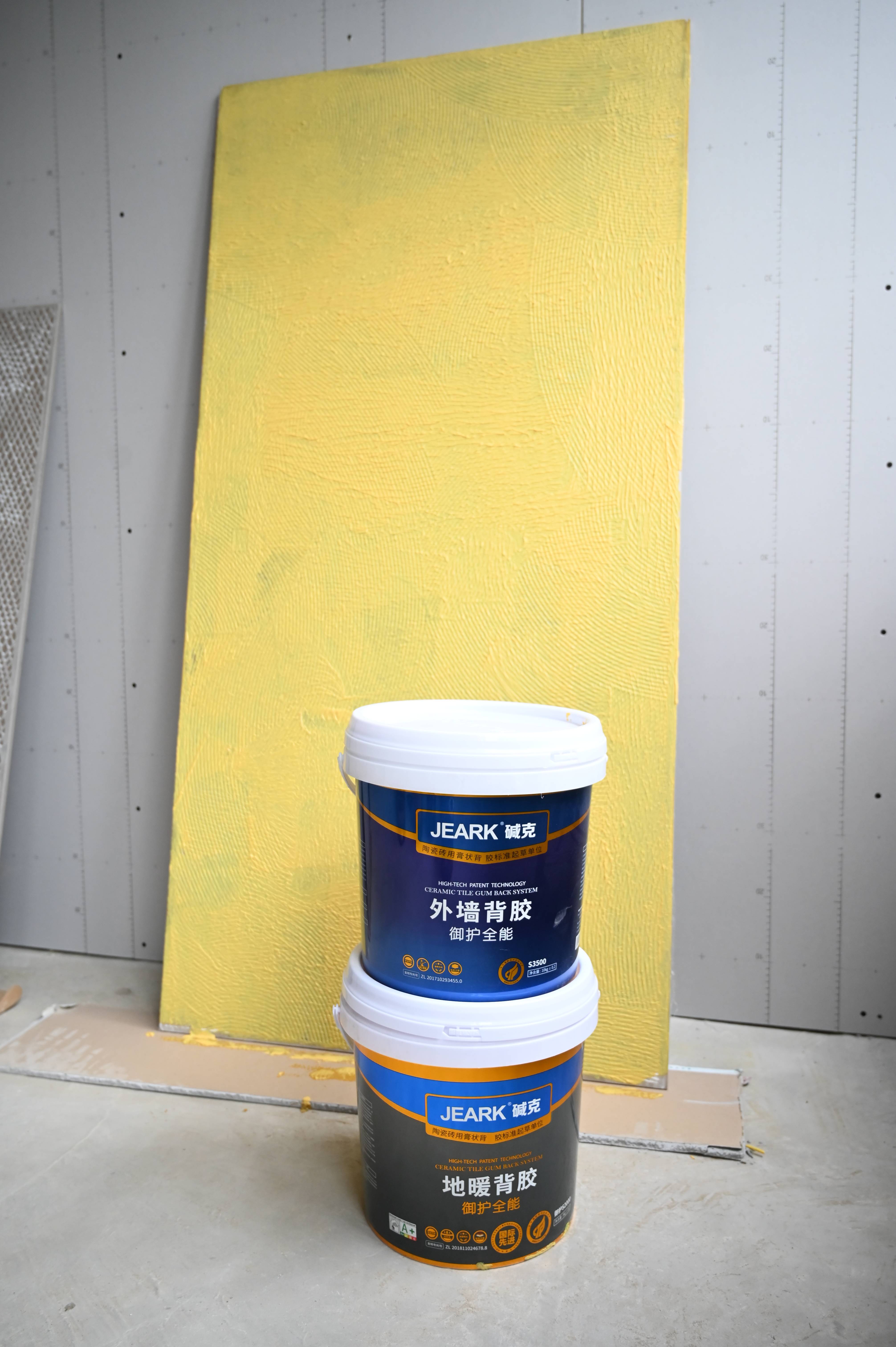 瓷砖背胶重要吗?贴得牢,用得久,全靠这一道工序!