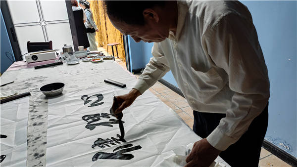 “艺法心悦·共筑和谐”——阜阳市书画法制心理联谊活动成功举办(图5)