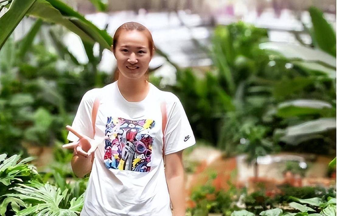 女篮梁天云:身高197厘米,嫁东北农村小伙,公婆为了她拆掉门框