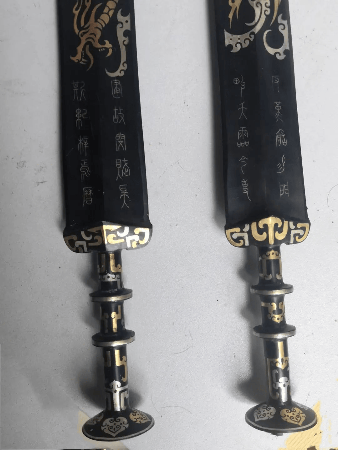 秦汉门氏龙凤剑一对