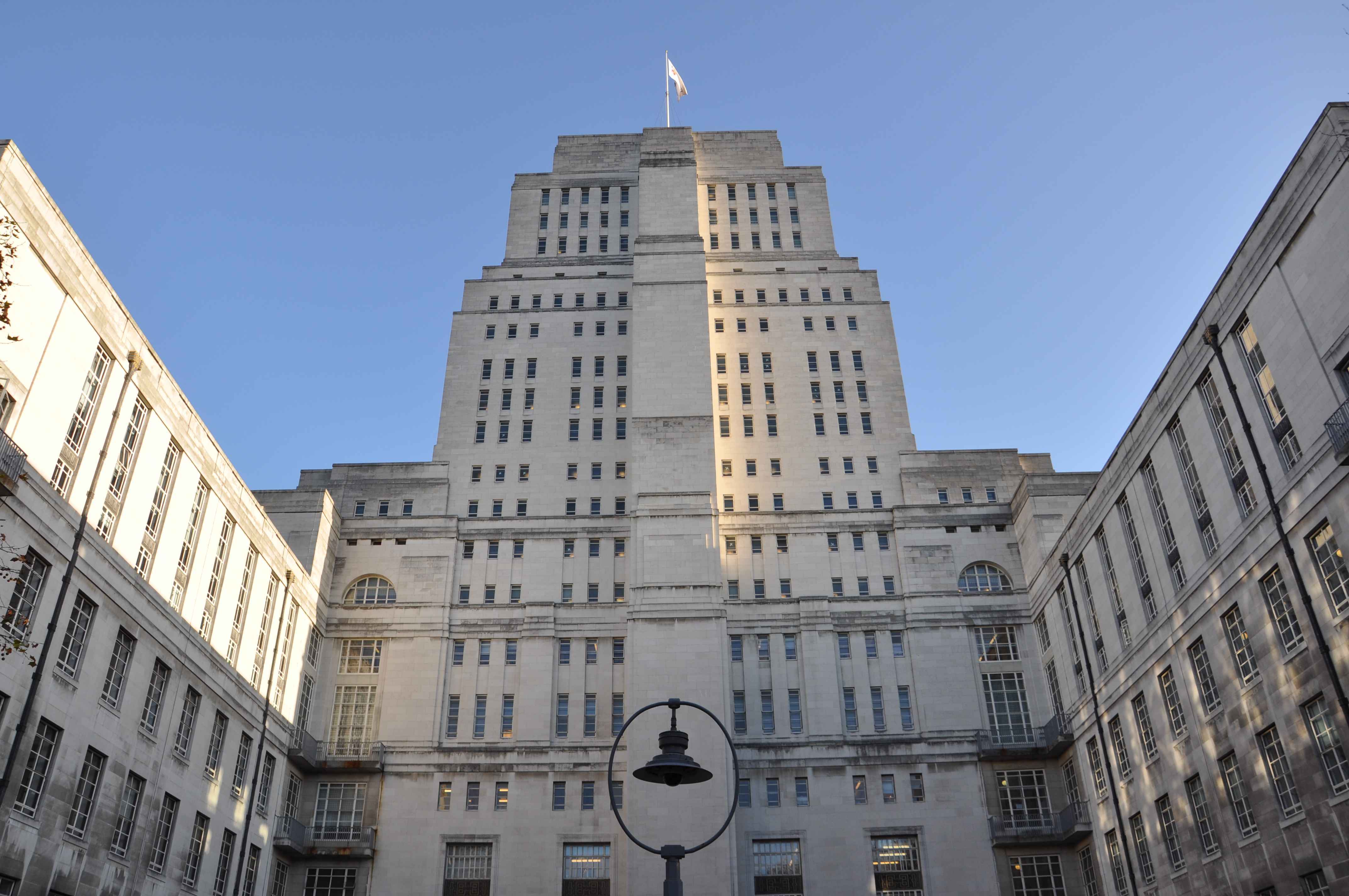 帝国理工学院计算机专业的学费和生活费具体是多少?