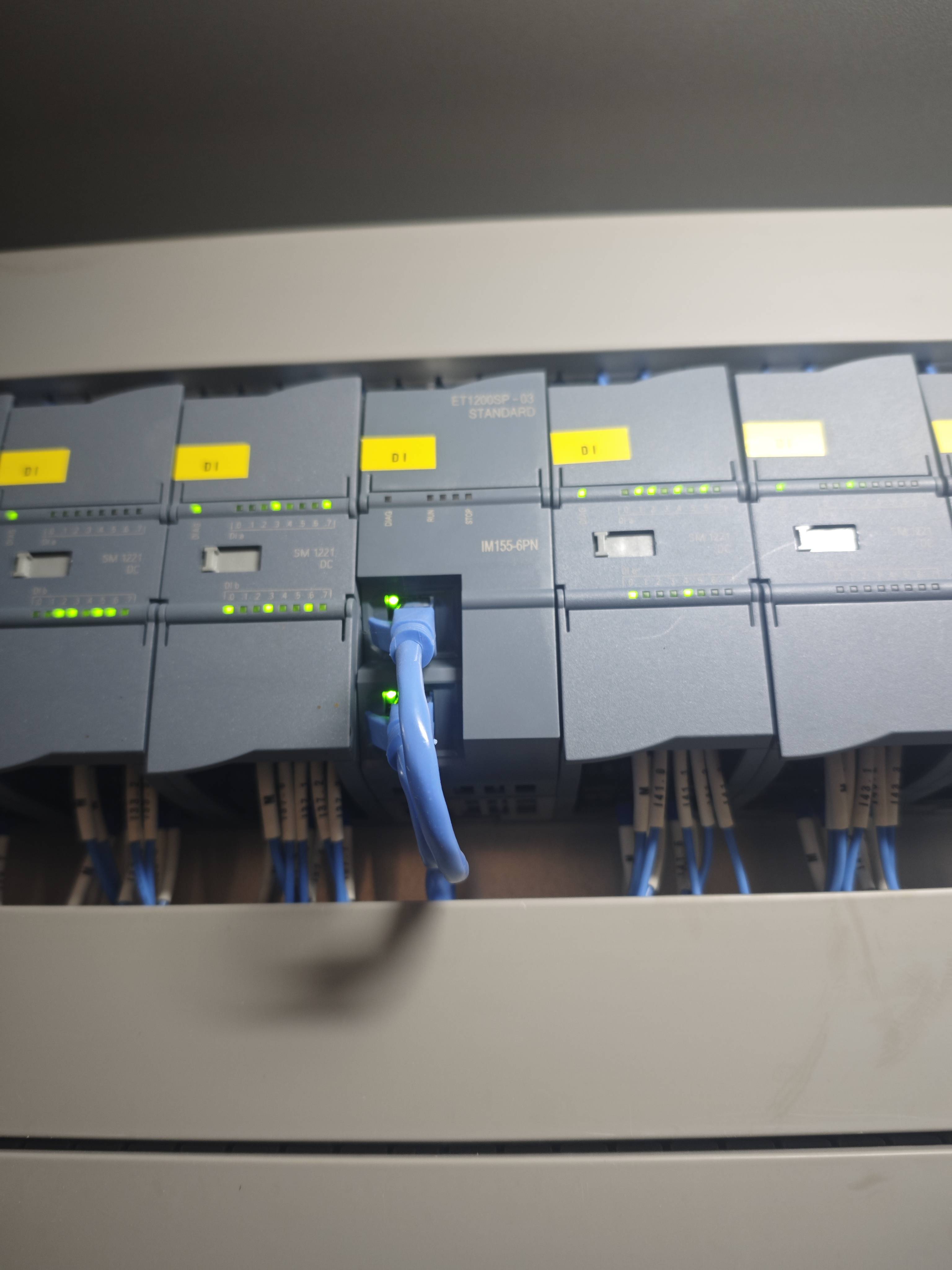 可将smart1200 io模块连接到et1200sp cn系列接口模块上作为profinet