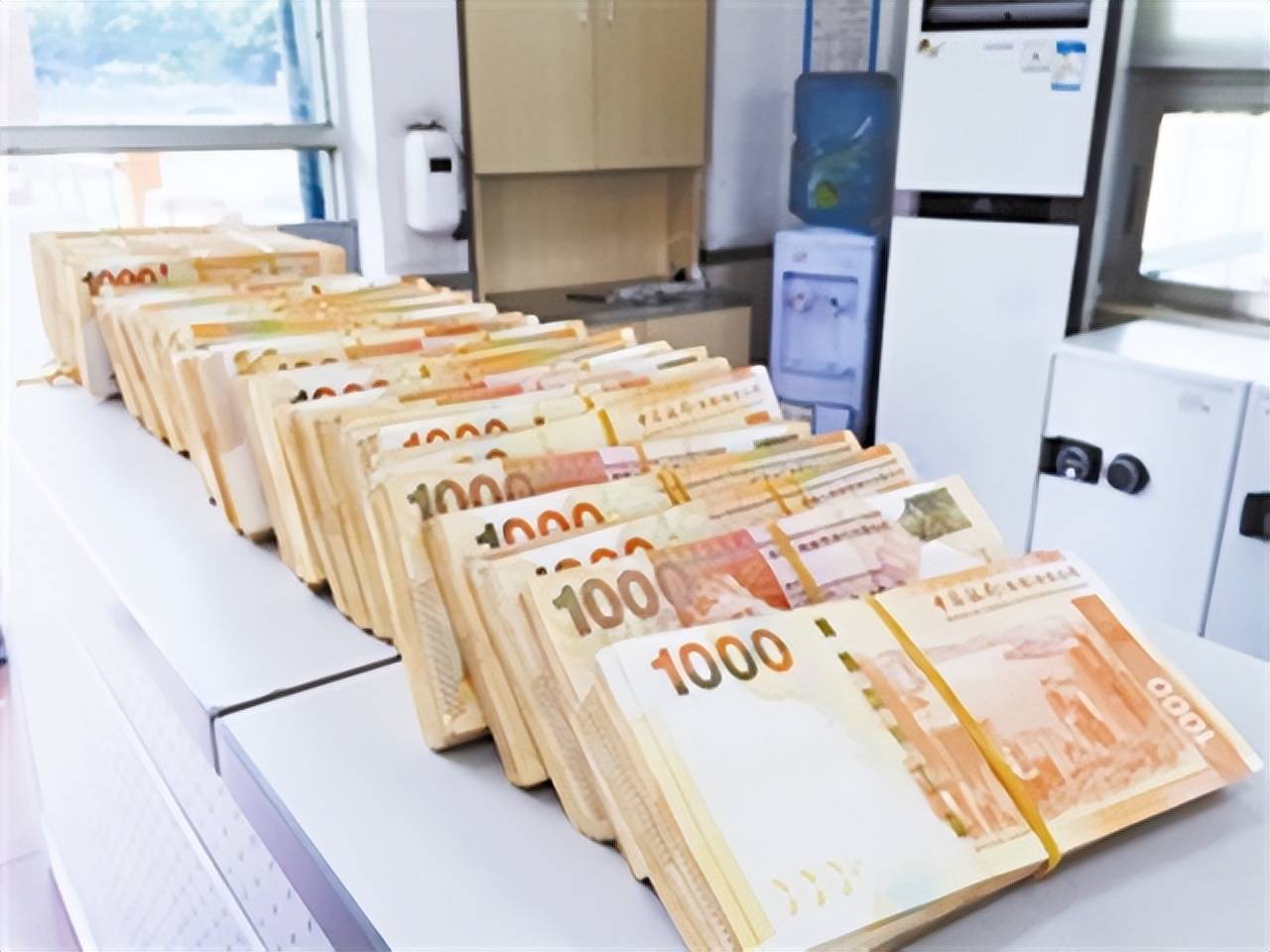 港币_固定汇率制度_金融