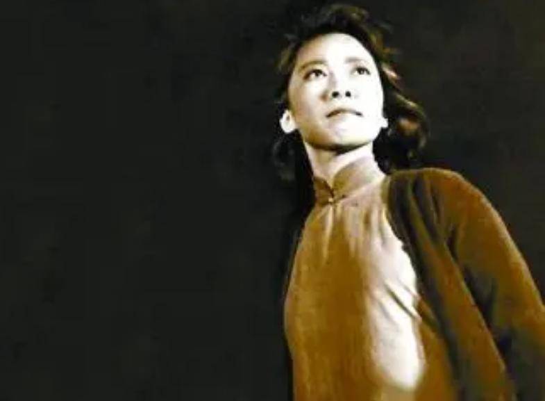 江姐恨铁不成钢的亲弟弟,外甥不敢与他相认,晚年后悔:我是活该