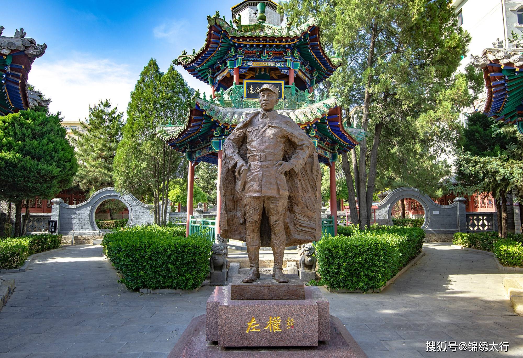 中国美术馆向左权县捐赠左权将军雕像