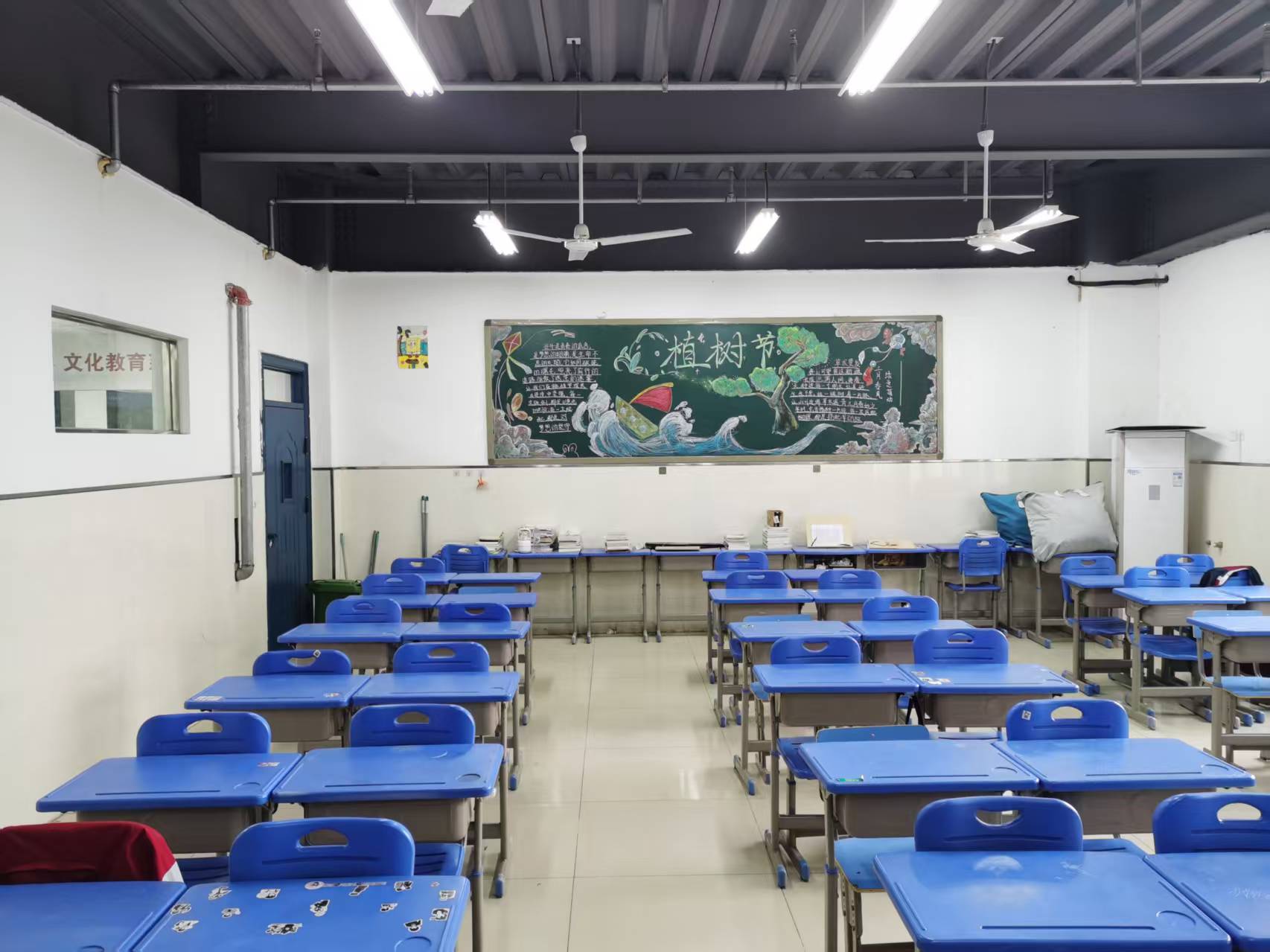 合肥腾飞学校(安徽腾飞高级技工学校)创建于1997年,是经合肥市政府