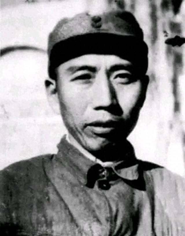_54年王震视察铁路工地，发现一位民工异常眼熟，说：你怎么在这？_54年王震视察铁路工地，发现一位民工异常眼熟，说：你怎么在这？