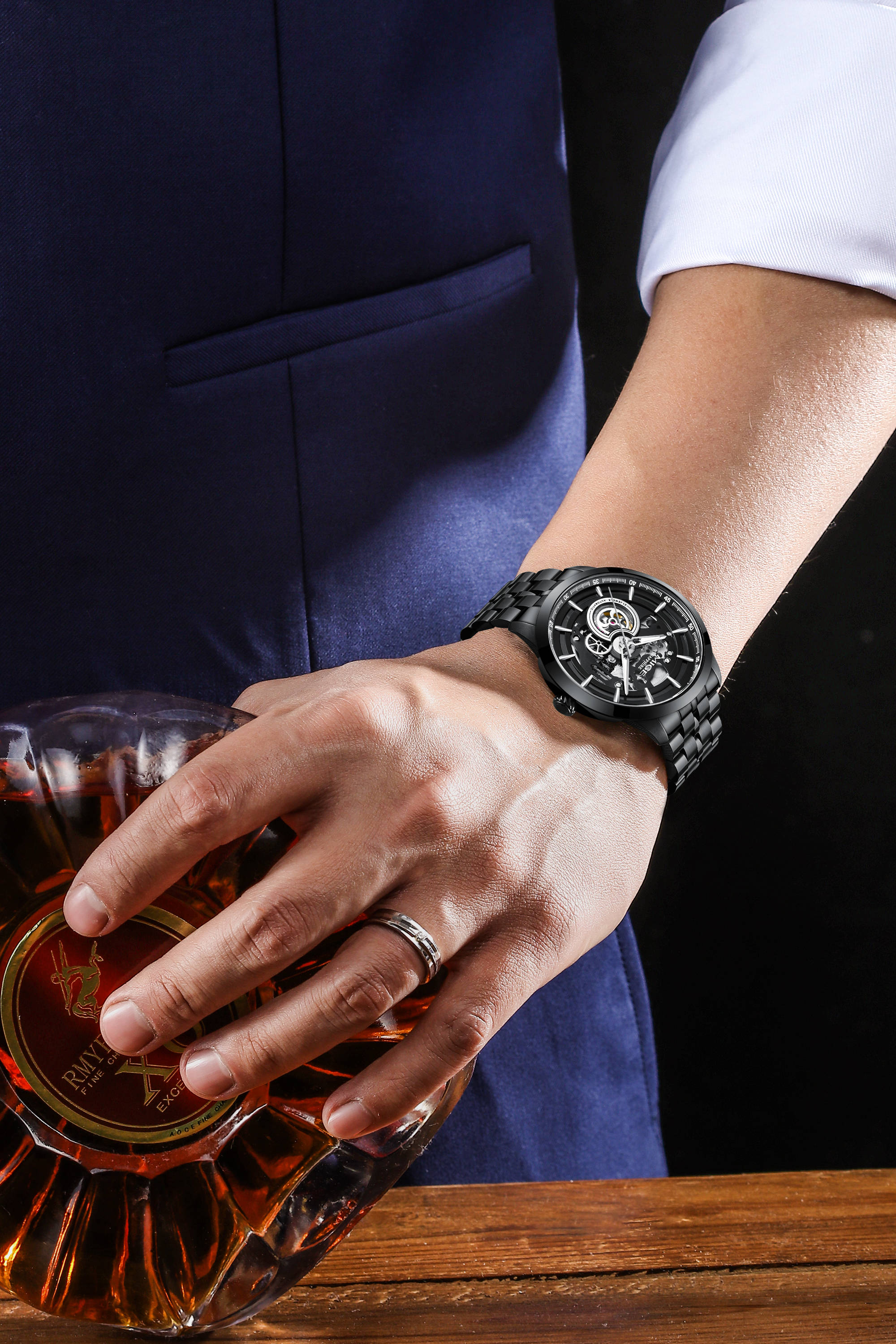 93:腕间的星际漫游者,一场关于自由与永恒的机械叙事