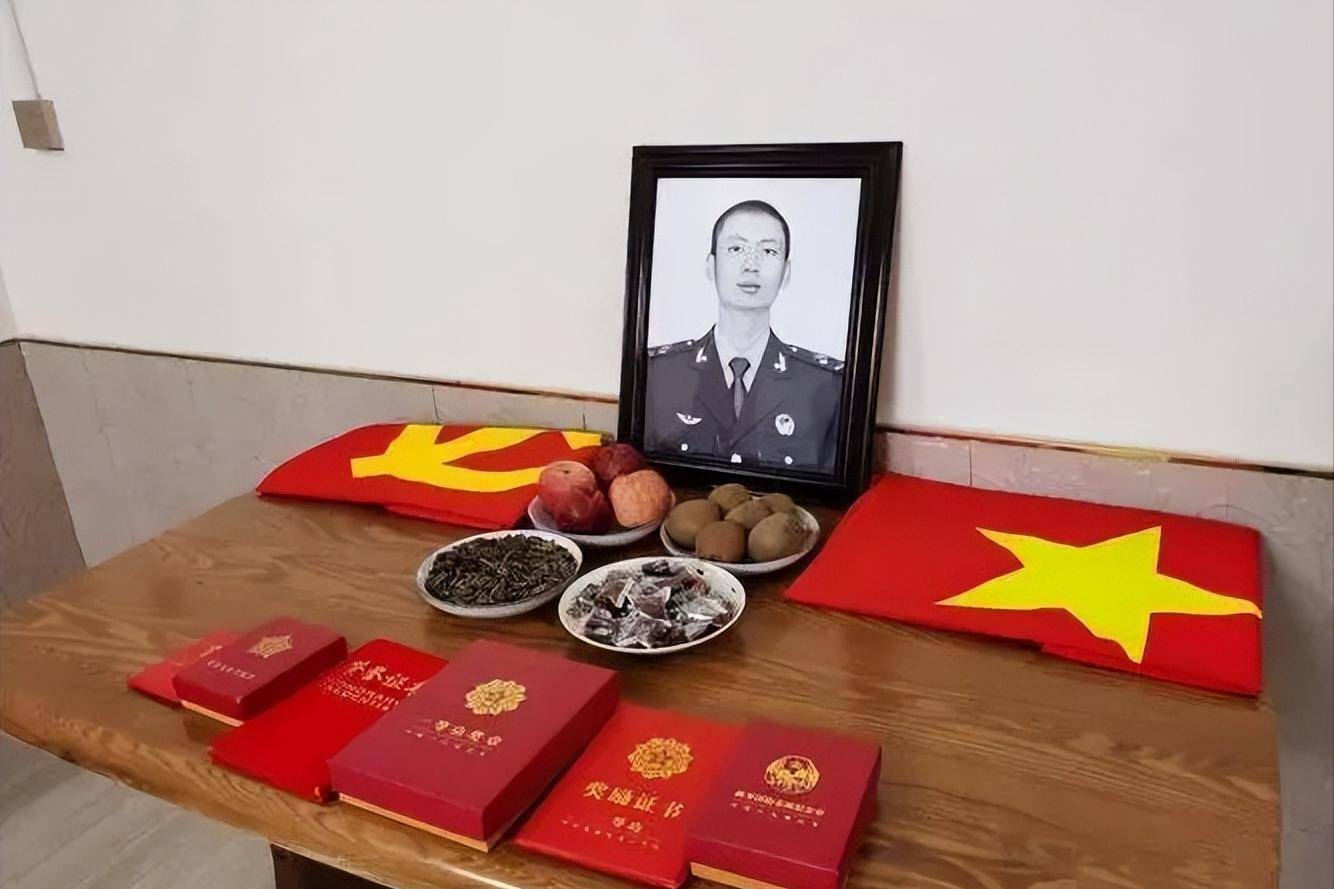 烈士肖思远母亲:只知道儿子女友小名,想告诉她别等了