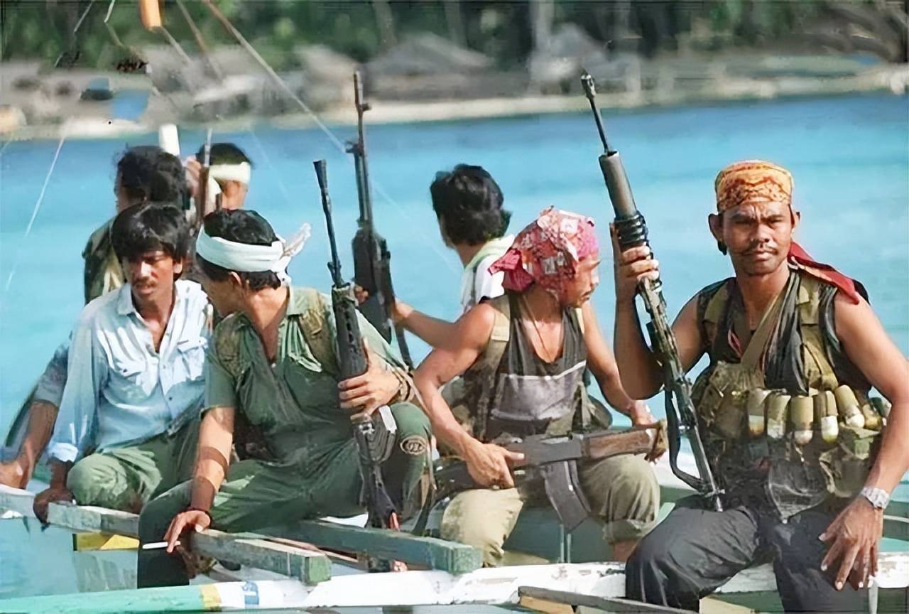 索马里海盗为何近年销声匿迹？只因大国炮火之下，众生平等_搜狐网