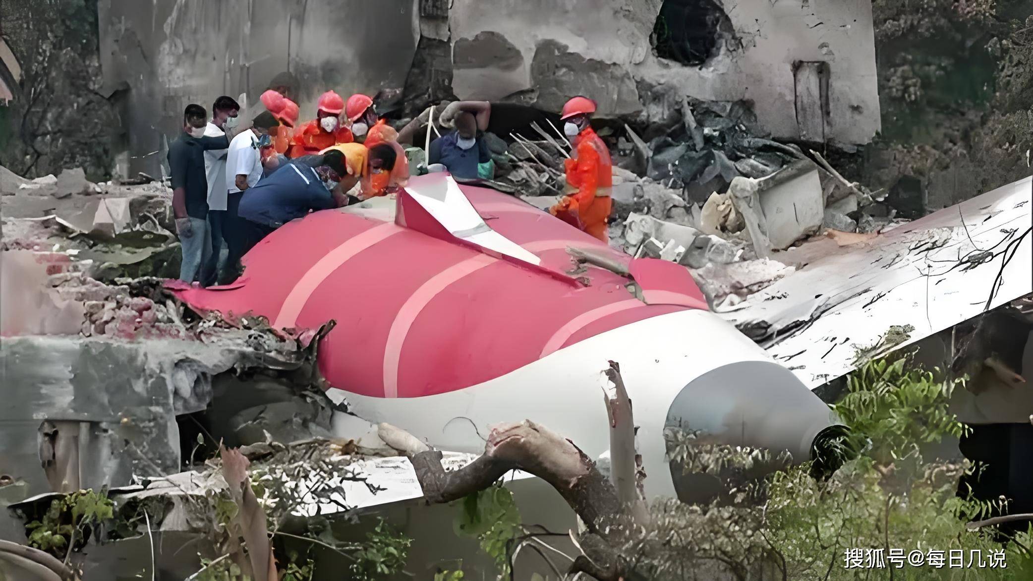 黑匣子惊魂:印度航空史上最惨烈空难 270 人遇难,驾驶舱录音曝光令人