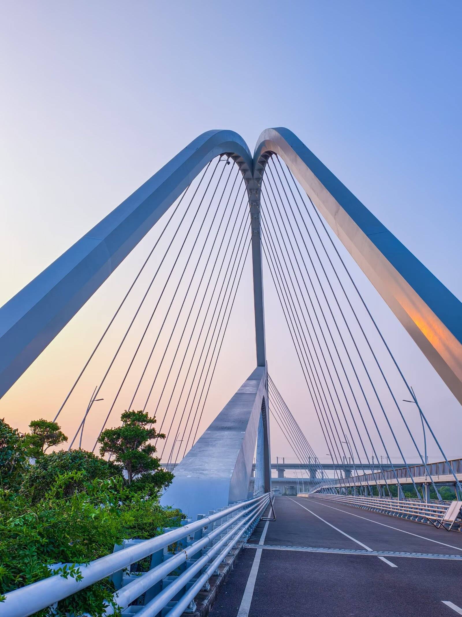 复式桥上观四山