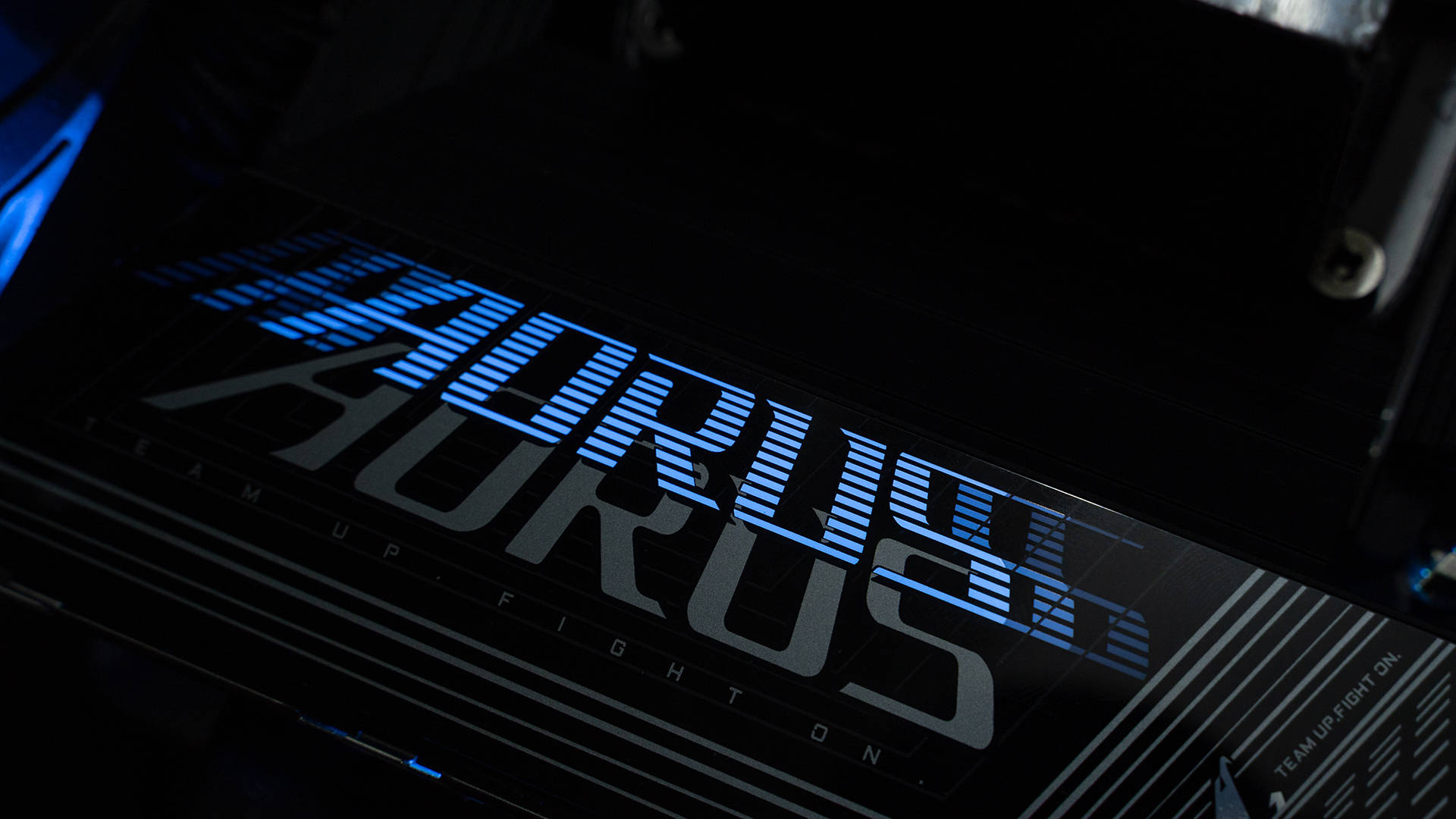 技嘉b860m aorus pro wifi7电竞雕评测,ultra 7 265k的亲民座驾