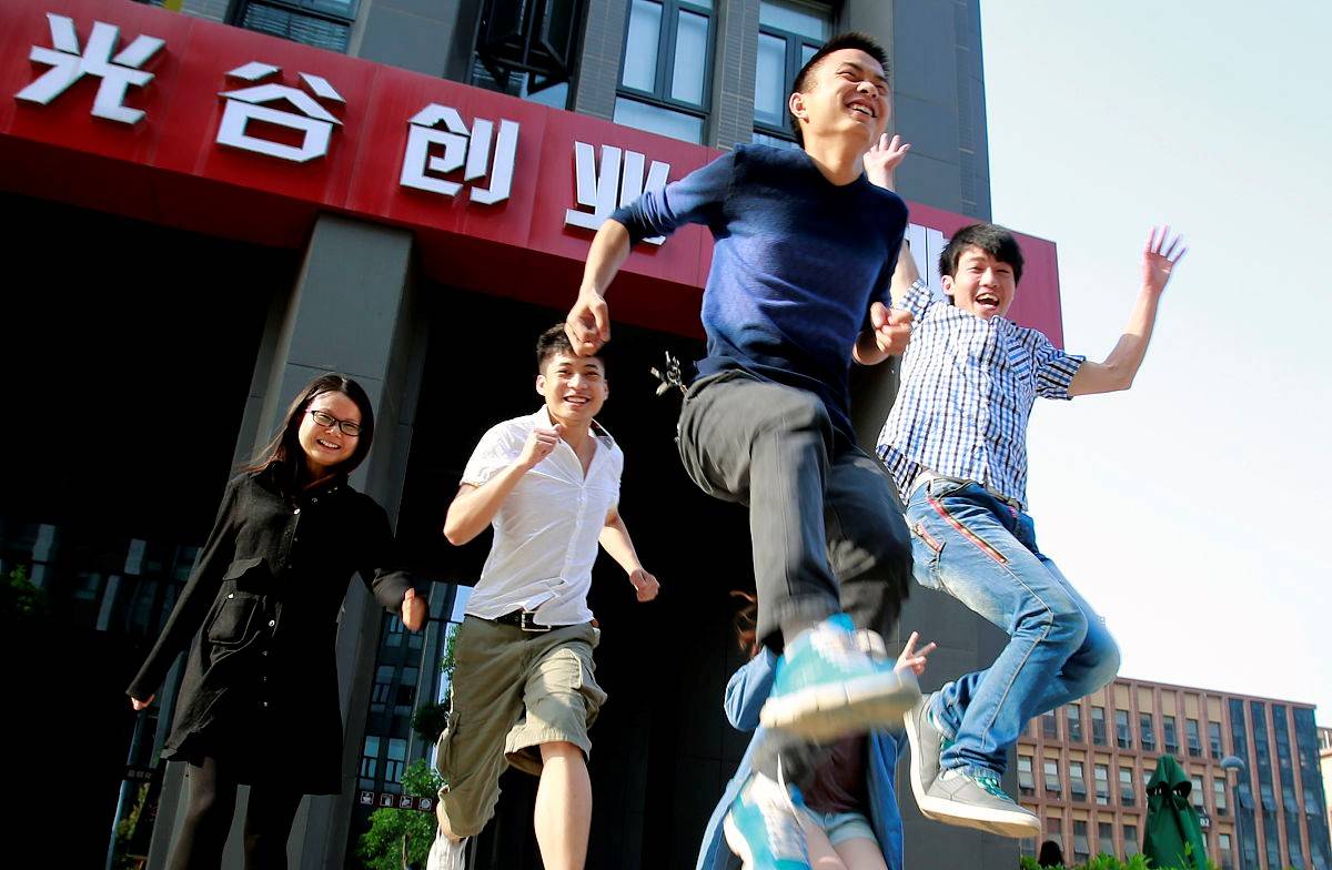 开家实体小店，还能撑起年轻人的“创业梦”吗？-锋巢网