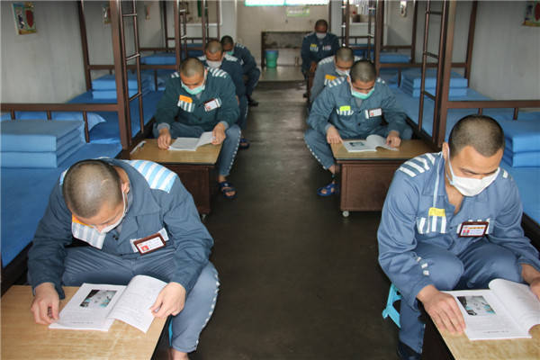 在监狱里改造的服刑人员每天都吃什么?