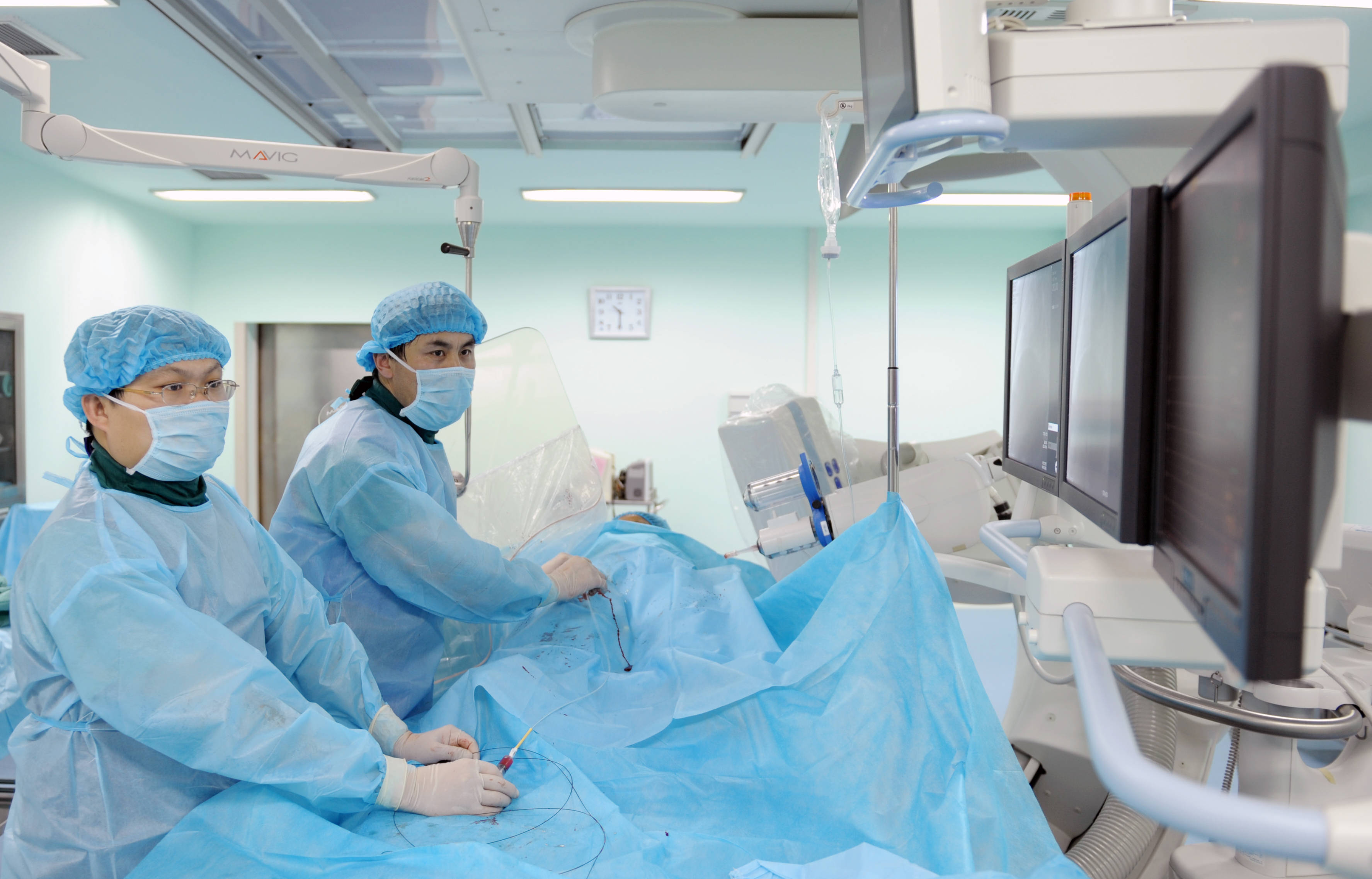 济医附院心脏外科成功实施主动脉缩窄支架植入术