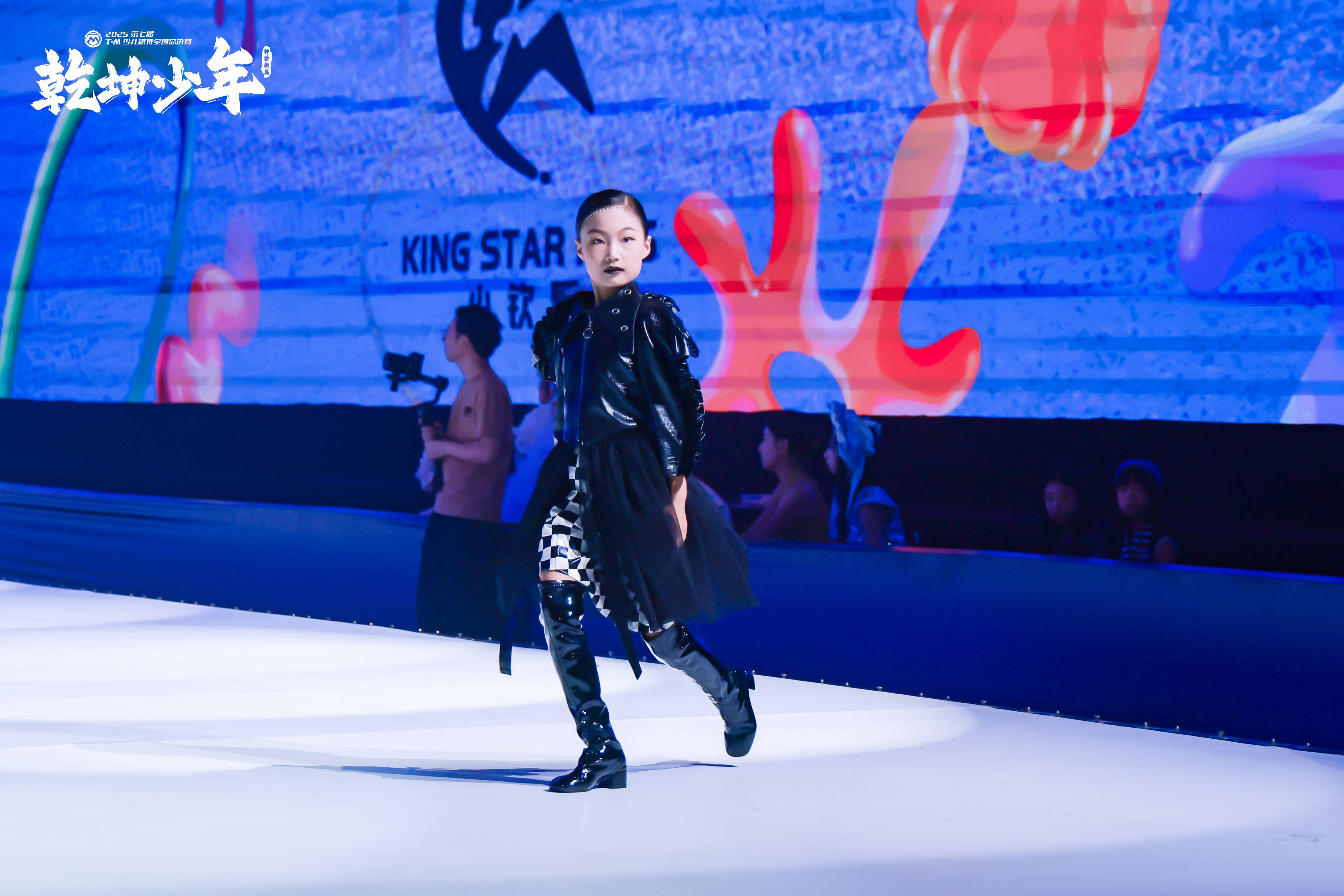 山西童模姚瑾蕊荣获2025第七届tm少儿模特全国总决主题冠军