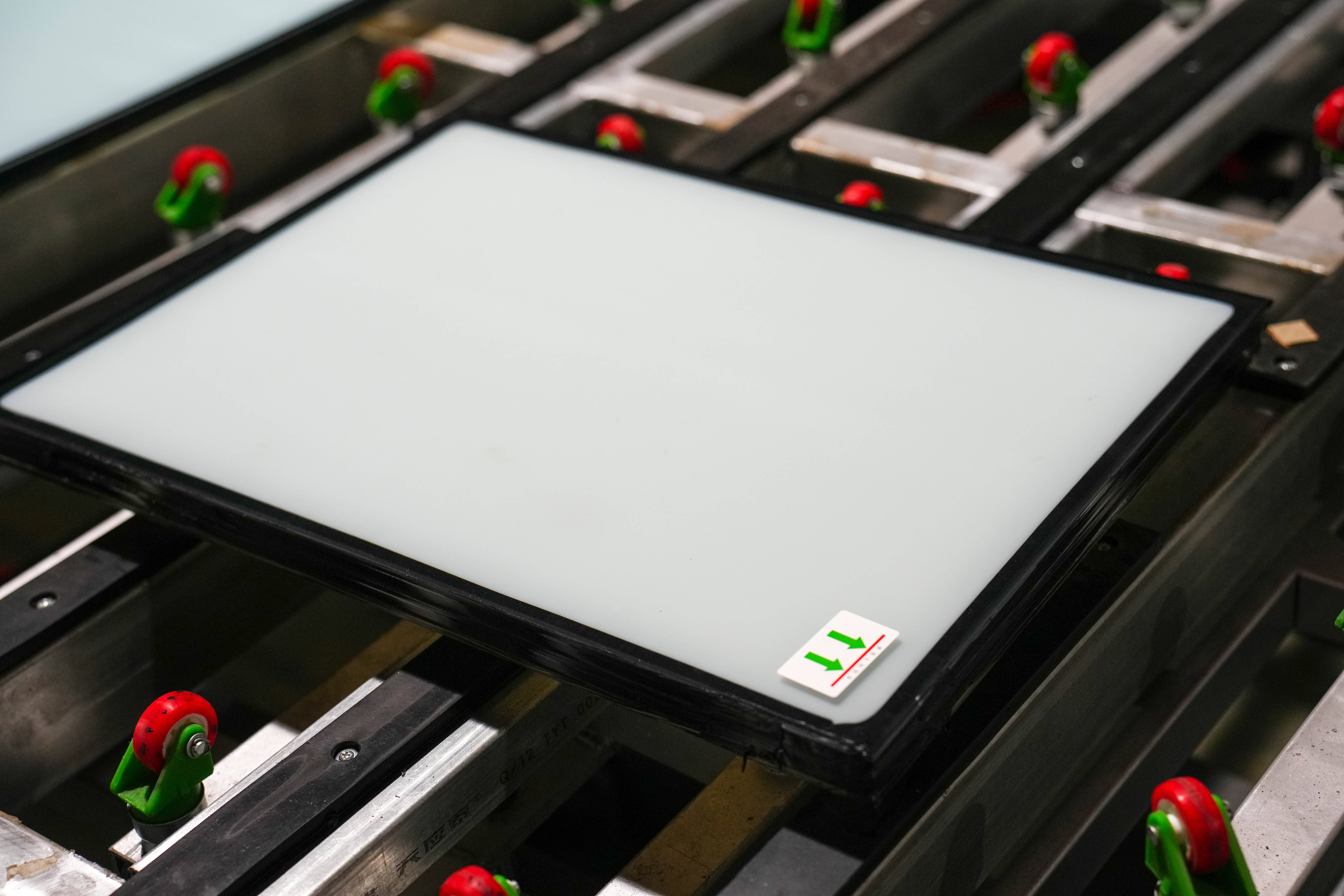 Technical Challenges in Manufacturing Rigid Fire-Resistant Interlayer Glass