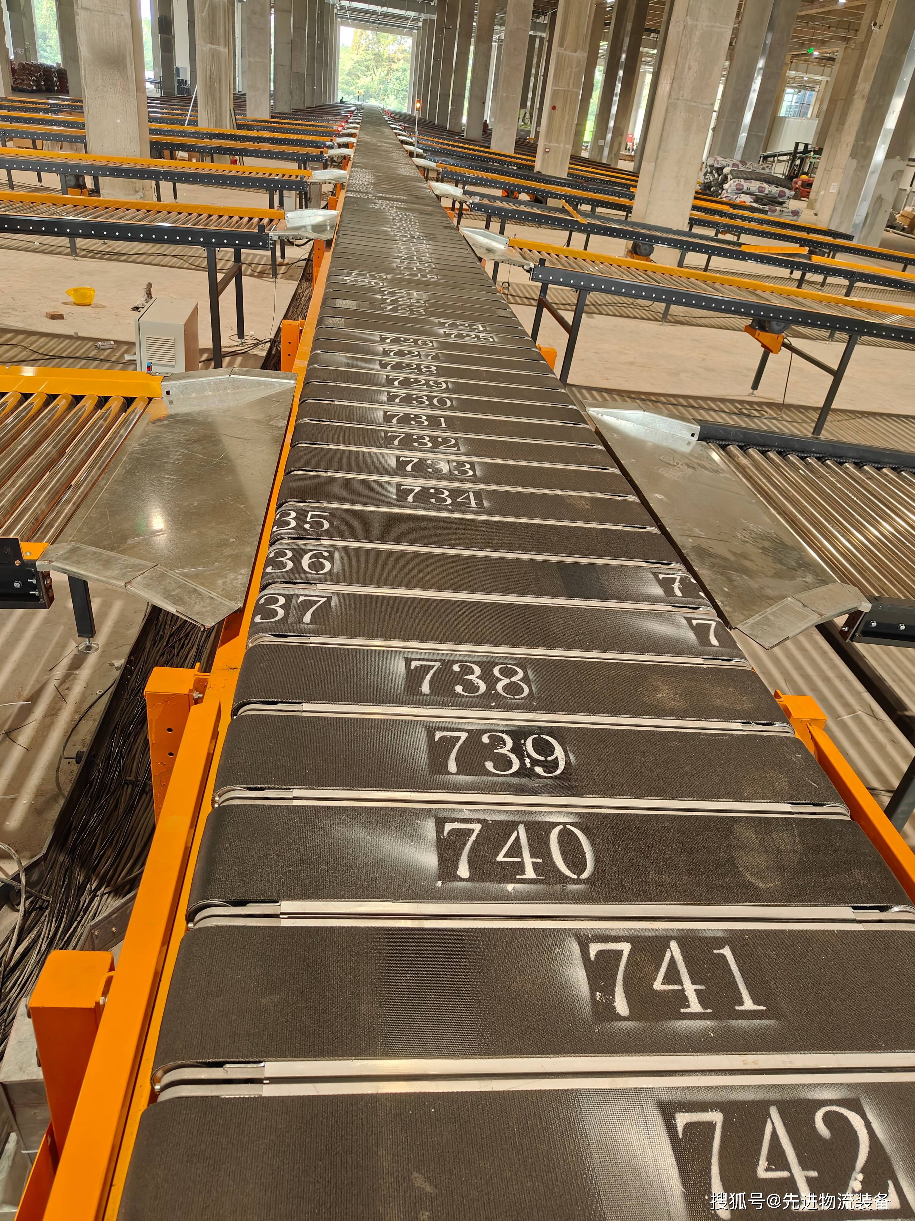 先进物流装备直线窄带分拣机:物流分拣的高效"加速器"