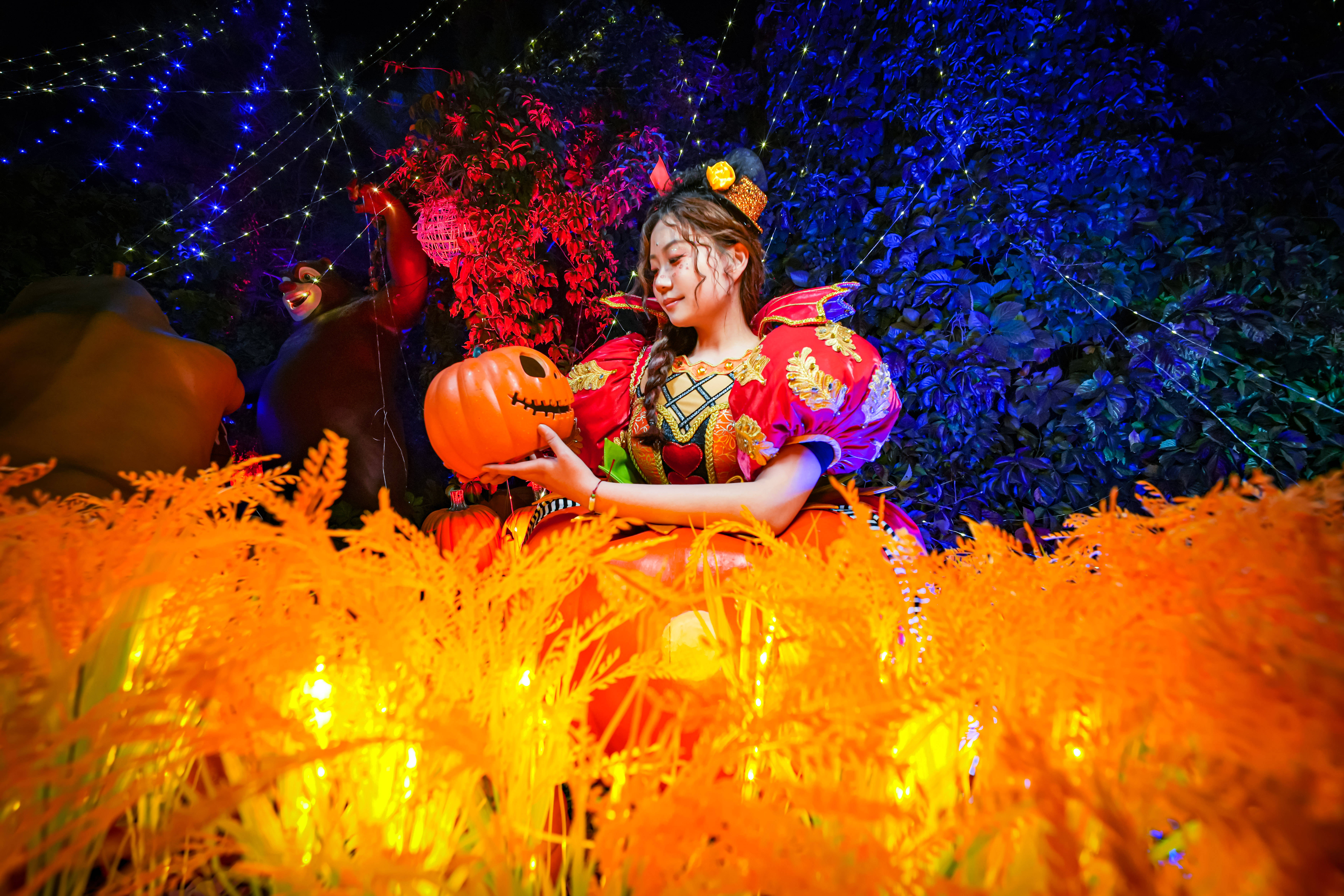 《天津方特“精灵奇幻夜”：多元奇域、NPC互动，开启奇幻狂欢之旅》