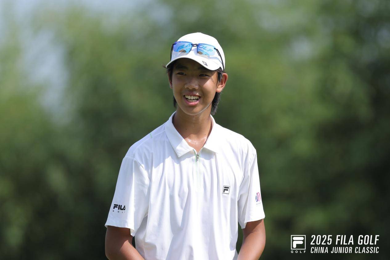 2025斐乐中国青少年高尔夫球精英赛：杨明源逆袭领跑男子A组，刘雨羲生日守稳女子A组榜首