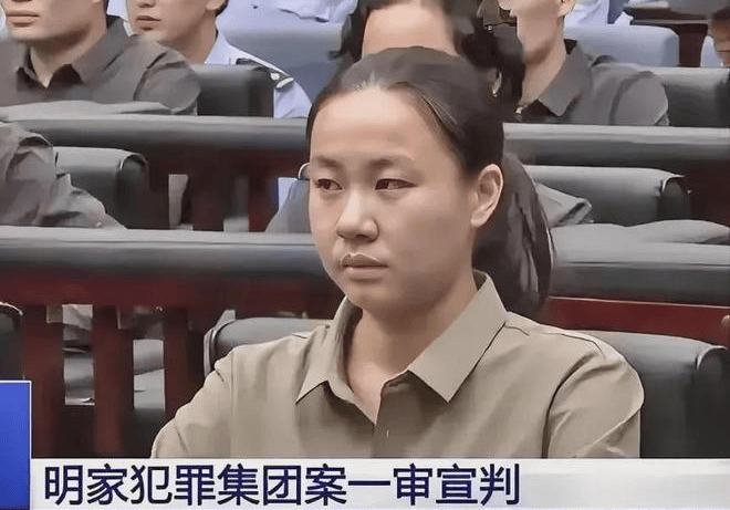 明珍珍被判死刑,那个活埋4个中国人的白所成,怕死,哭了。_明家_东西_土里