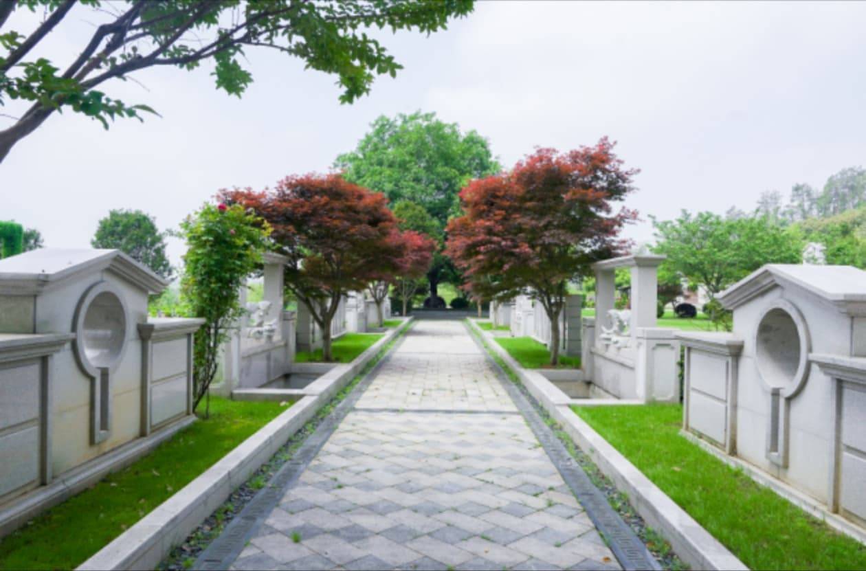 龙泉山孝恩园公墓陵园墓地大概需要多少钱?