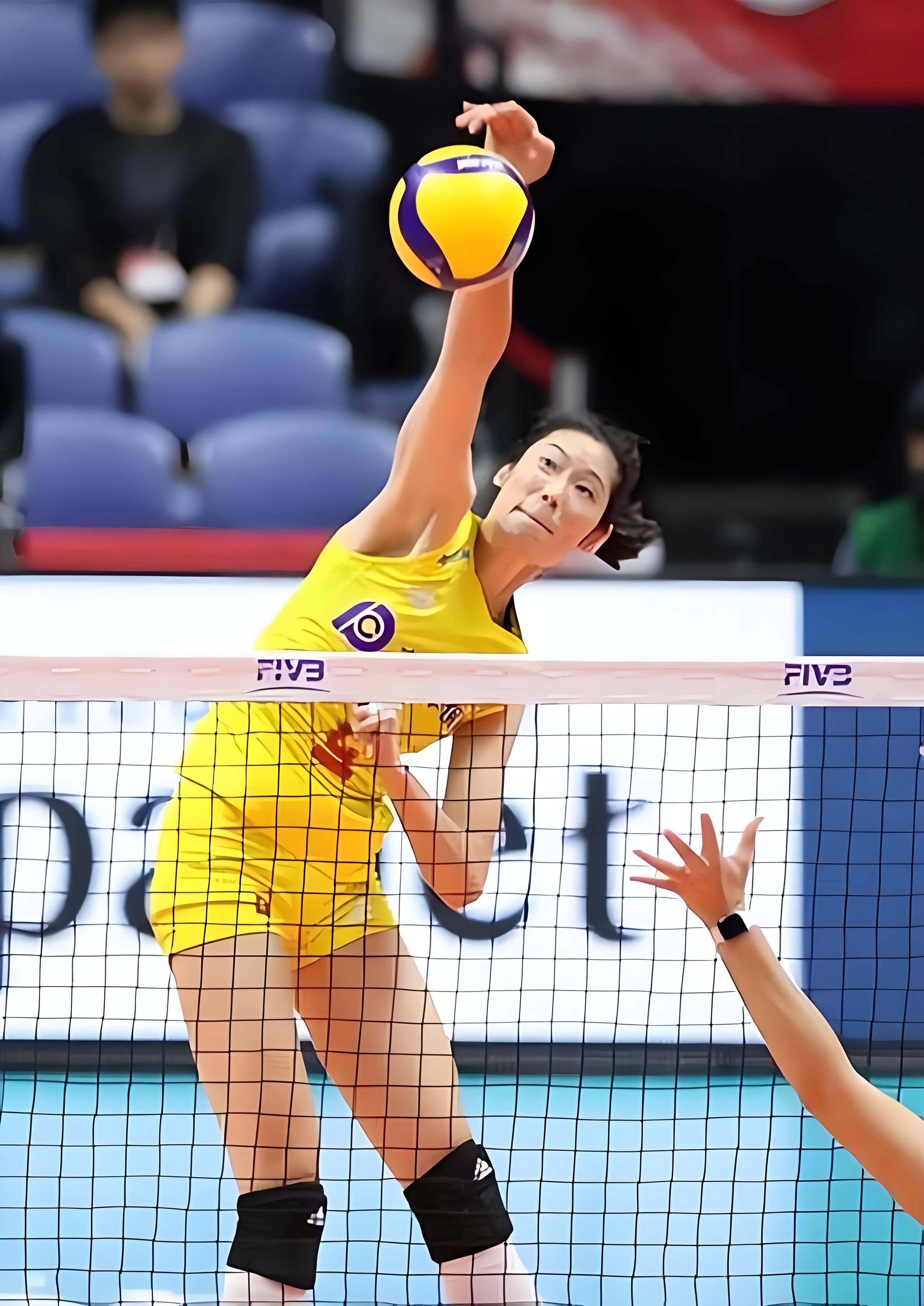 作为中国女排的巨星,朱婷的行踪总是引人关注.她回国后首先现身