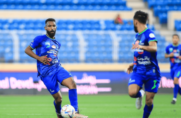 亚冠西亚区焦点战:多哈杜海勒主场迎战迪拜青年国民,青春风暴对决传统