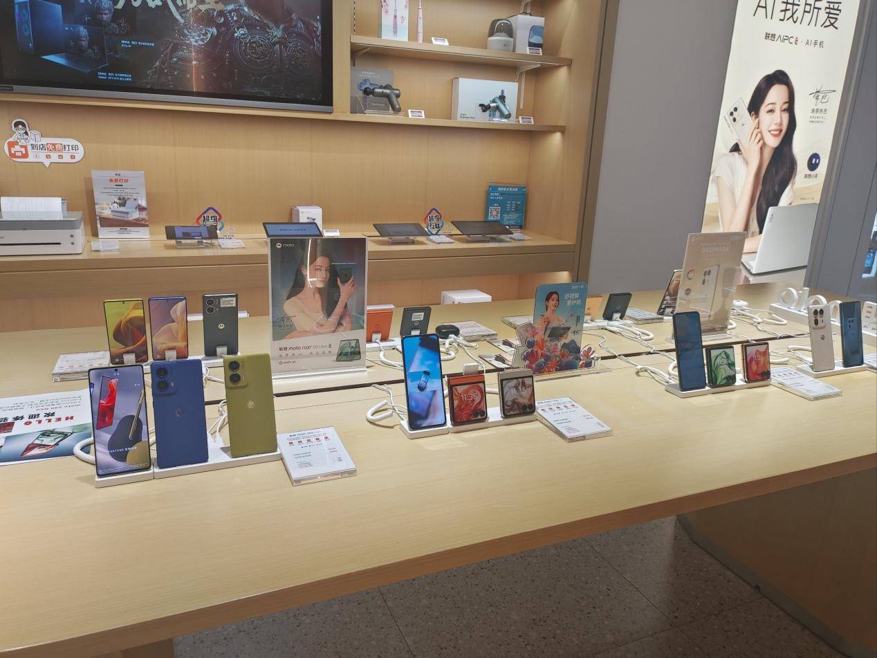 不上不下的中端手机,正陷入“进退两难” 不上不下的中端手机,正陷入“进退两难”