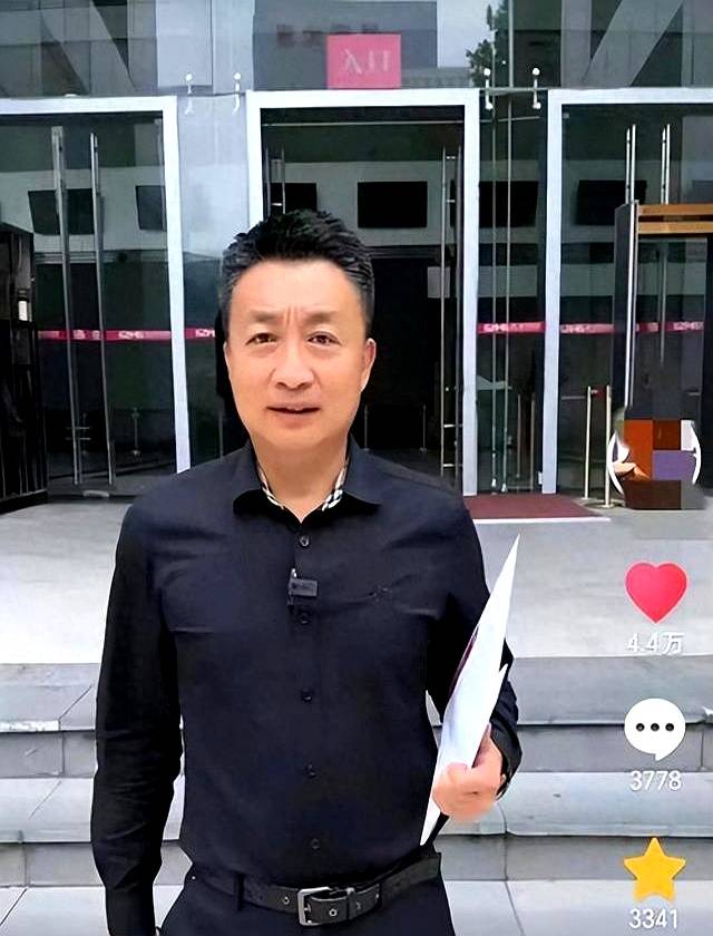 人前光鲜人后心酸!深圳台主持董超49岁离职,如今转行当网红谋生