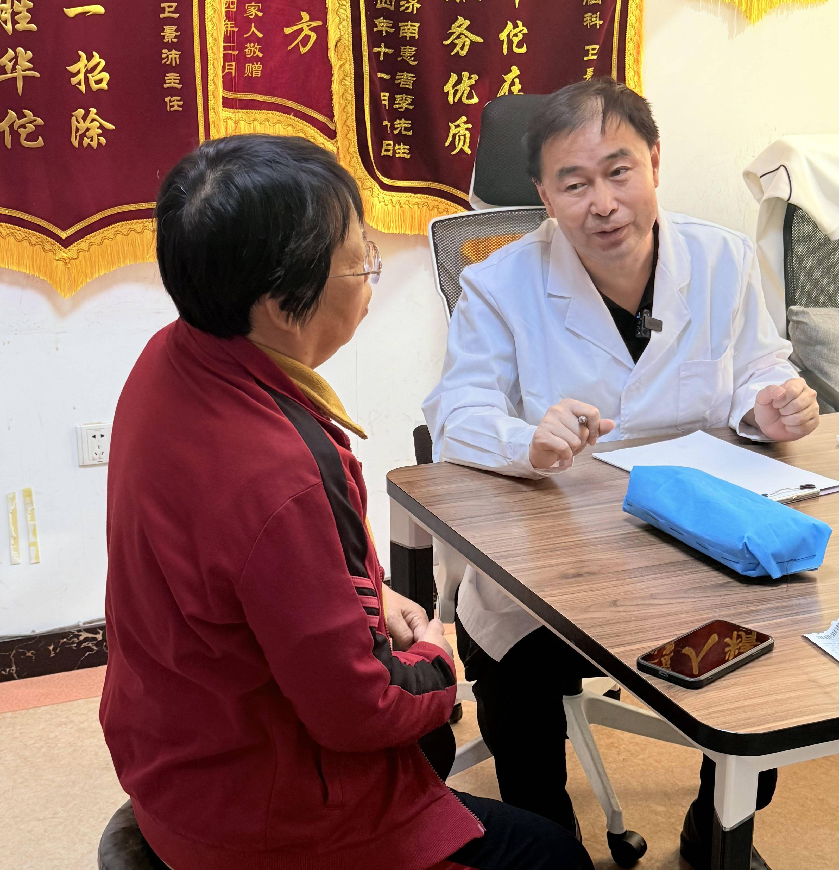 东直门医院代挂专家号服务院内缴费充值协助，不用自己操作的简单介绍