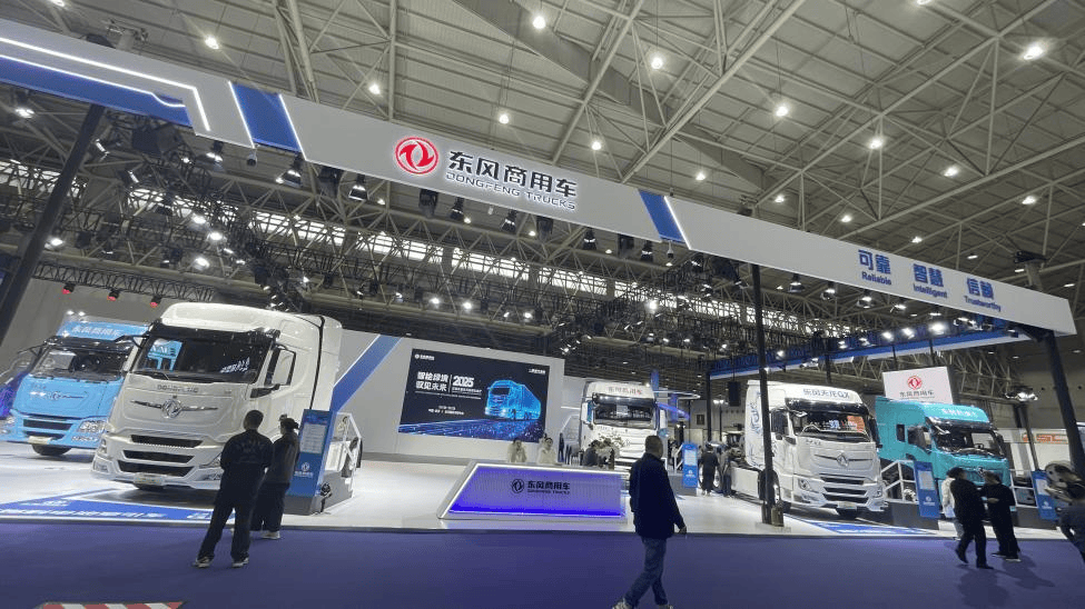 技术路线全覆盖，混动重卡双车出击，东风商用车如何定义绿色未来？