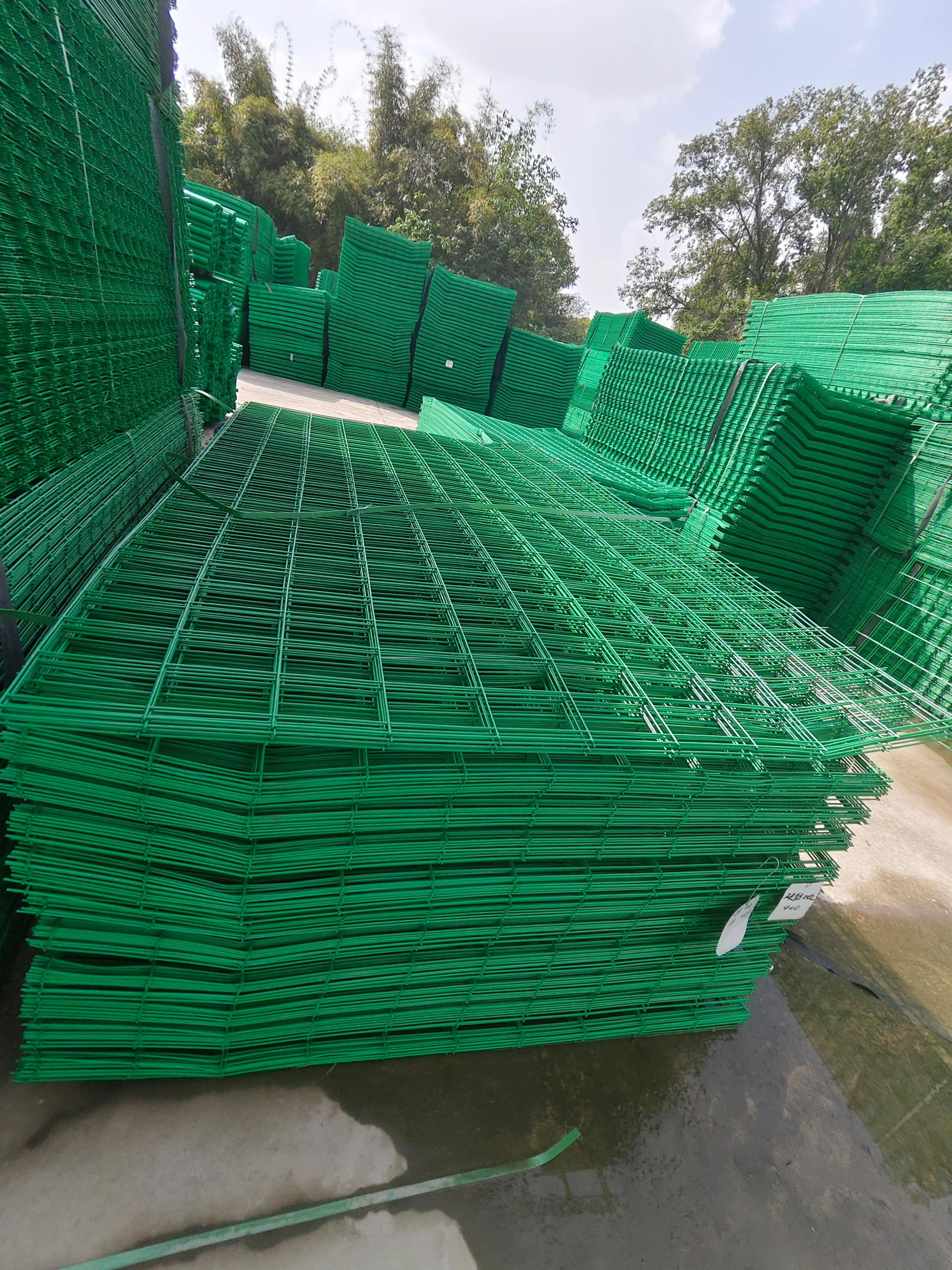 铁丝护栏网选四川诚和丰金属制品制造有限公司,围网草原护栏网齐全