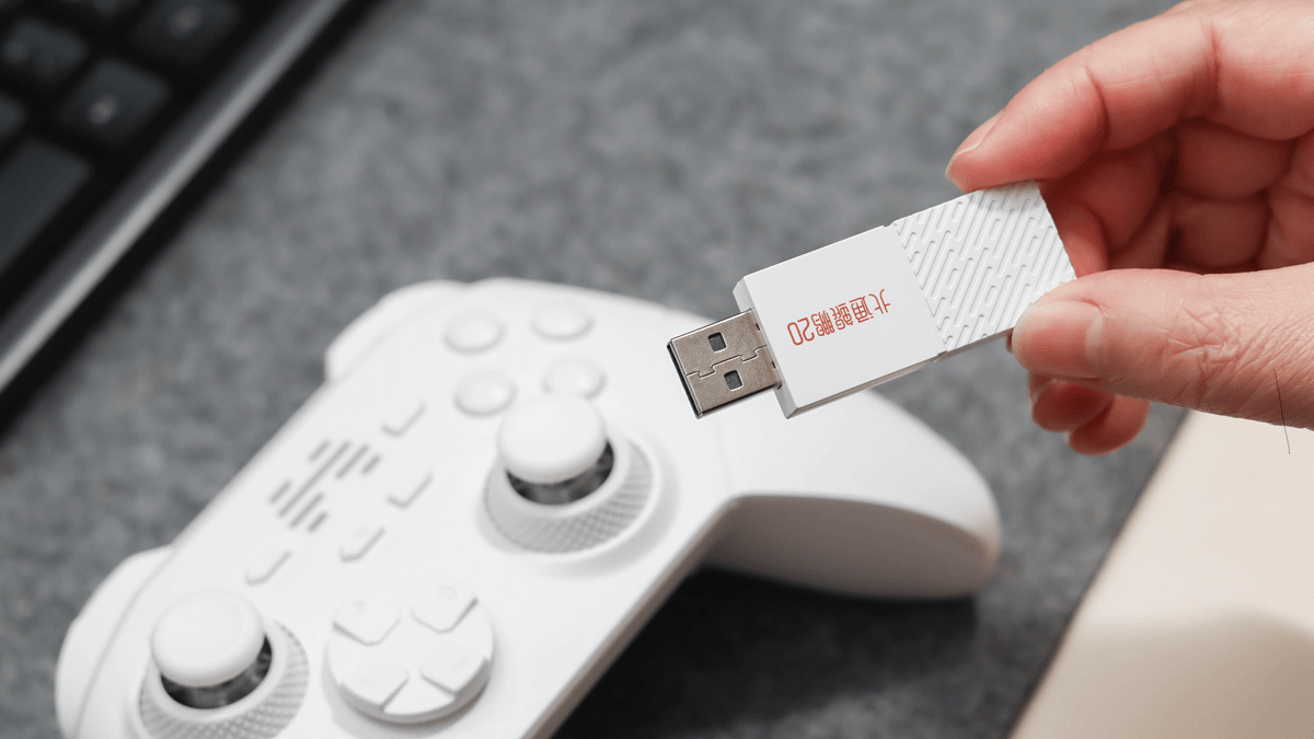 同价位唯一双切震动扳机！北通鲲鹏20绝尘白用自研技术打造入门手柄天花板